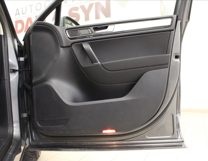 Volkswagen Touareg 11