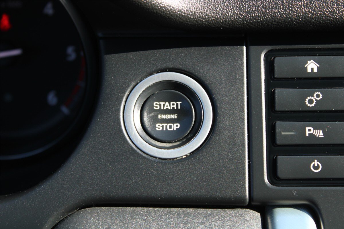 Land Rover Discovery Sport SUV / Terénní 2,0 l 110 kw