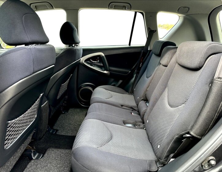 Toyota RAV4 SUV / Terénní 2,2 l 100 kw