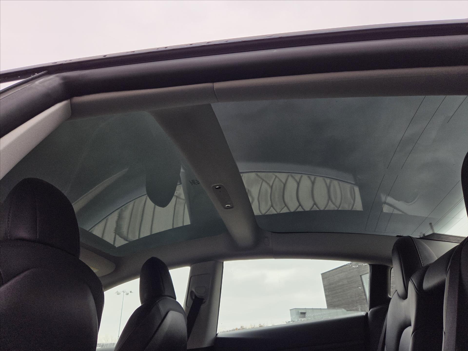 Tesla Model 3 Sedan / Limuzína 0,0 377 kw