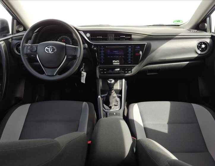 Toyota Auris Kombi 1,3 l 73 kw