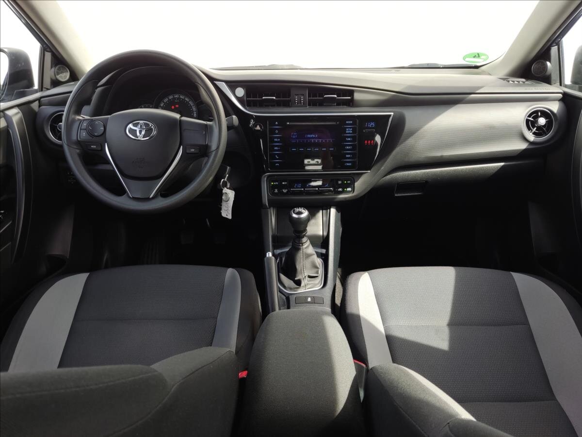 Toyota Auris Kombi 1,3 l 73 kw