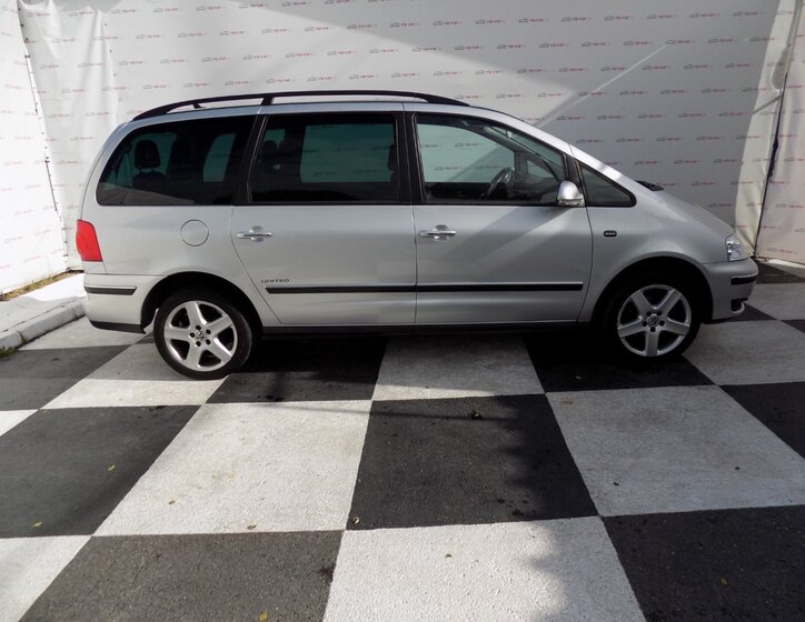 Volkswagen Sharan 9