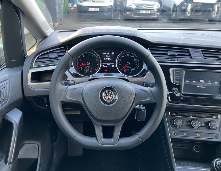 Volkswagen Touran 9