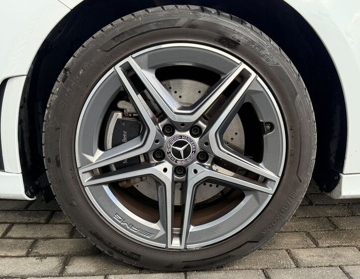 Mercedes-Benz Třídy A Hatchback 1,3 l 118 kw