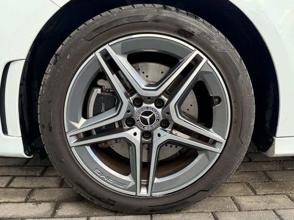 Mercedes-Benz Třídy A Hatchback 1,3 l 118 kw