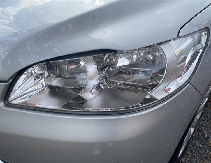 Peugeot 301 Sedan 1,2 l 53 kw