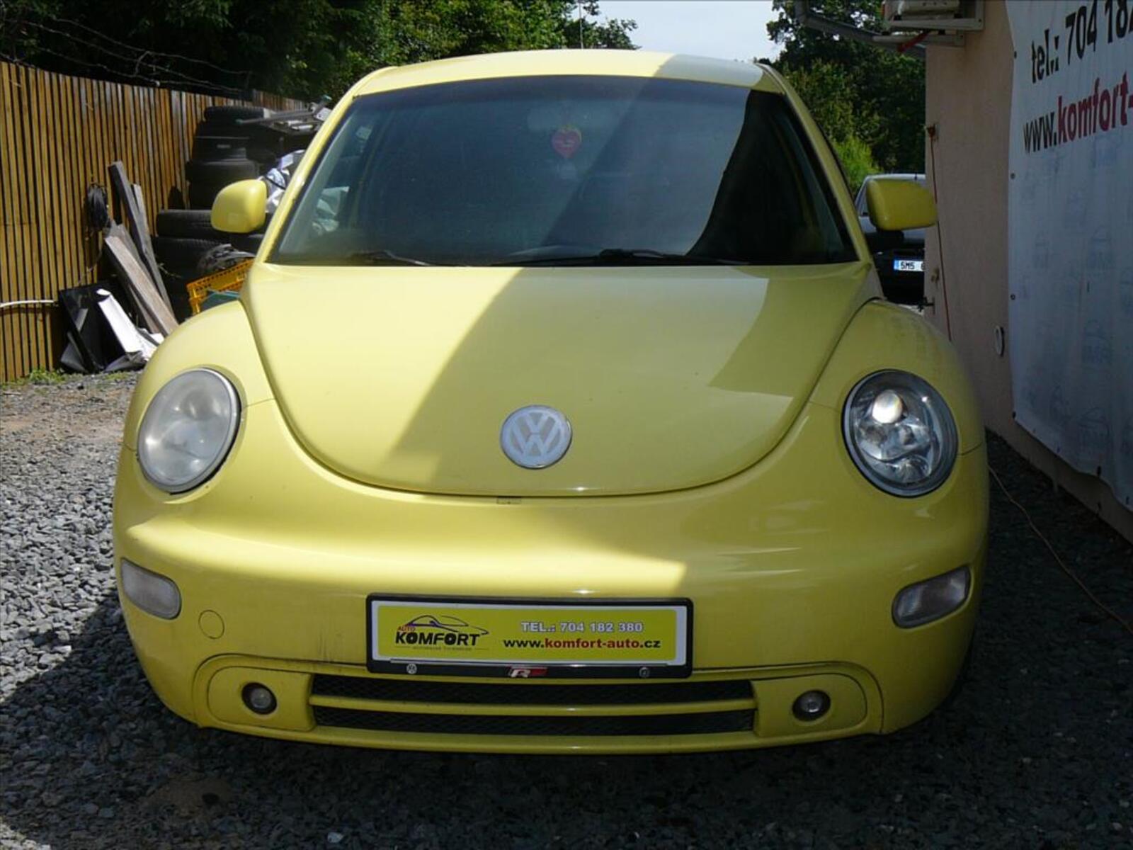 Volkswagen New Beetle 2