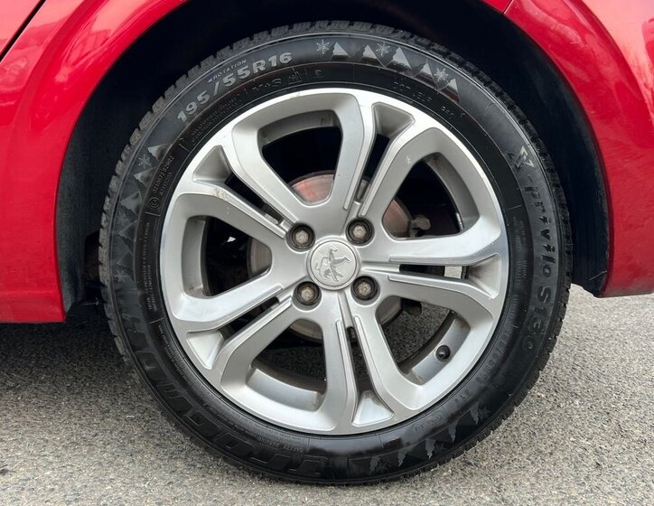 Peugeot 208 18
