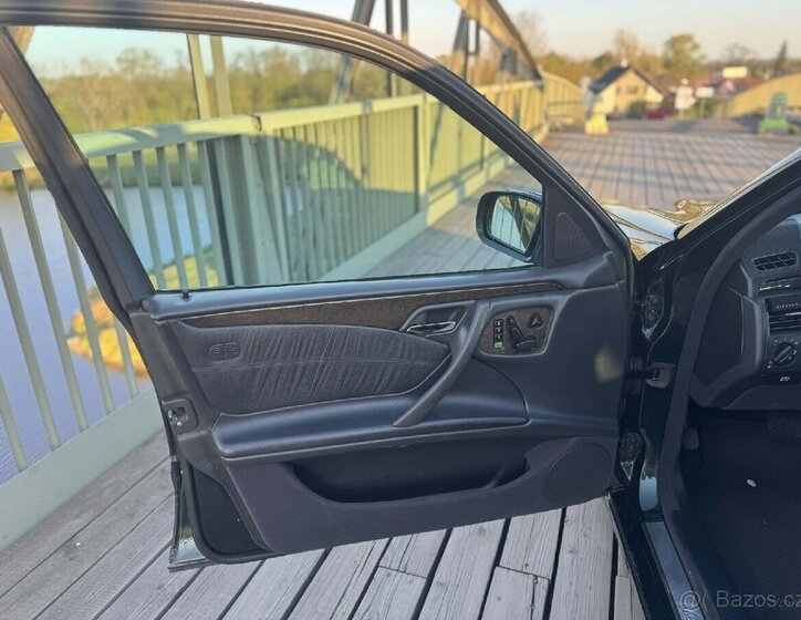 Mercedes-Benz Ostatní Sedan / Limuzína 0,0 145 kw