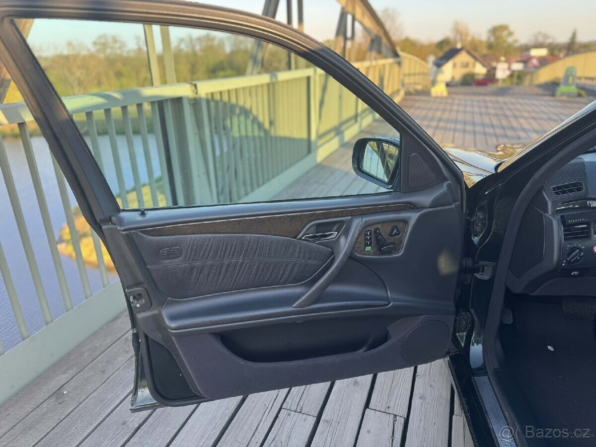 Mercedes-Benz Ostatní Sedan / Limuzína 0,0 145 kw