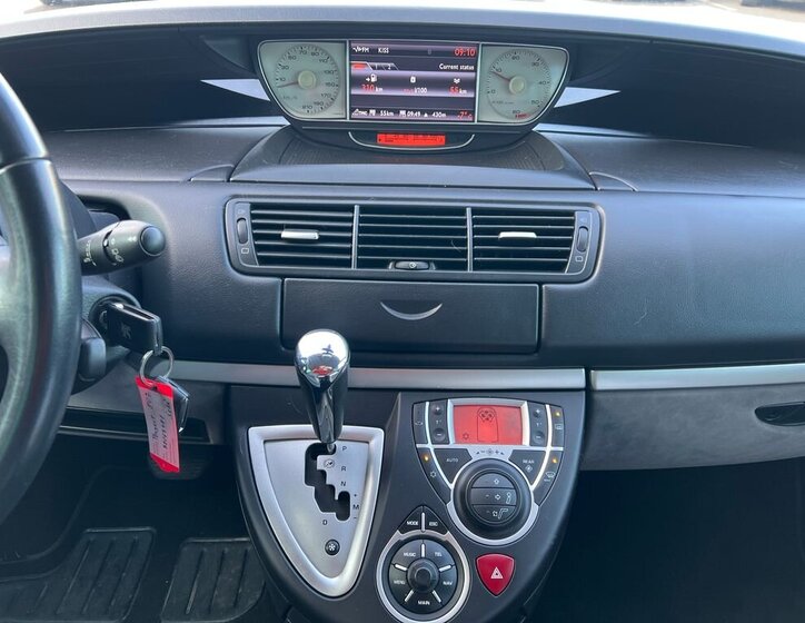 Peugeot 807 MPV 2,0 l 120 kw