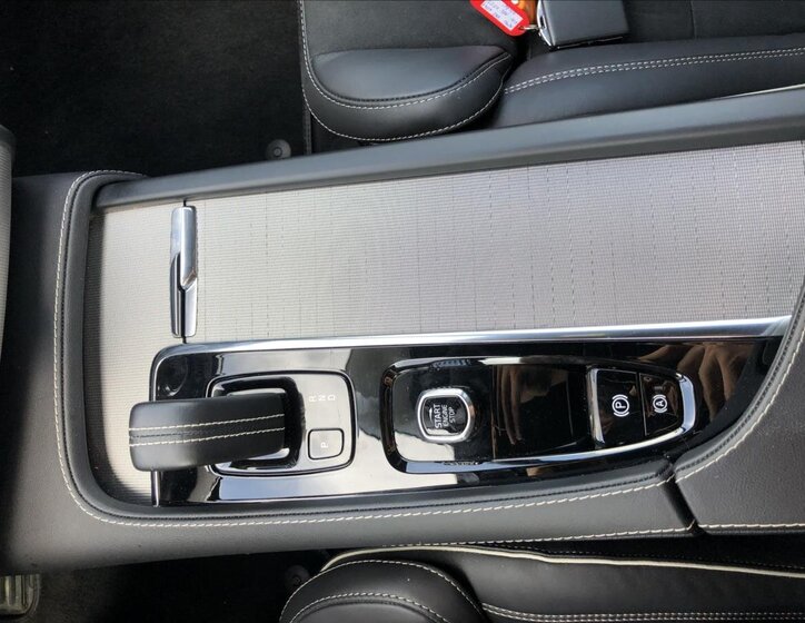 Volvo XC90 SUV / Terénní 2,0 l 173 kw