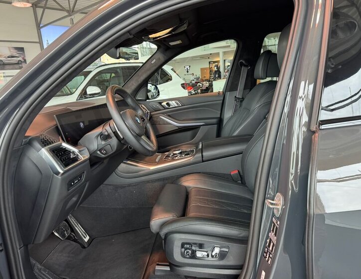 BMW X7 SUV / Terénní 3,0 l 250 kw