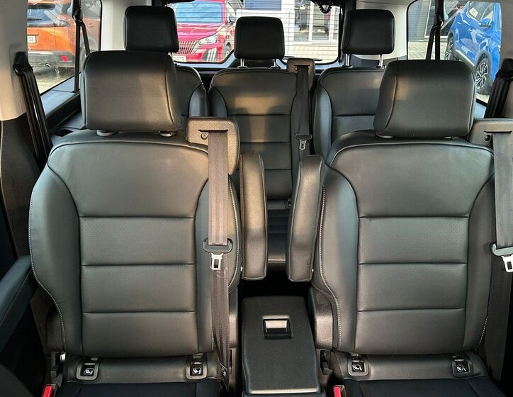 Peugeot Traveller 10