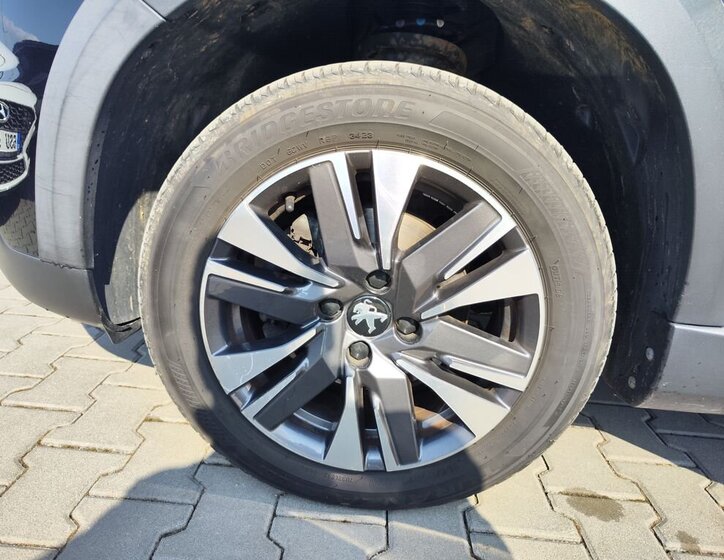 Peugeot 2008 SUV / Terénní 1,2 l 81 kw
