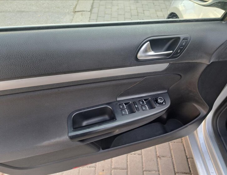 Volkswagen Golf Kombi 1,6 l 77 kw