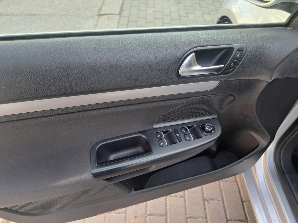 Volkswagen Golf Kombi 1,6 l 77 kw