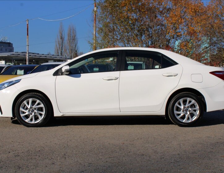 Toyota Corolla Sedan / Limuzína 1,6 l 97 kw