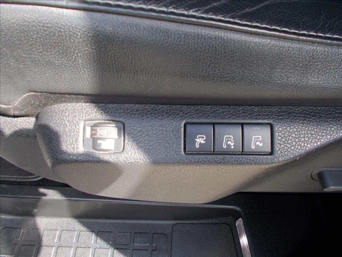 Peugeot Traveller MPV 2,0 l 130 kw