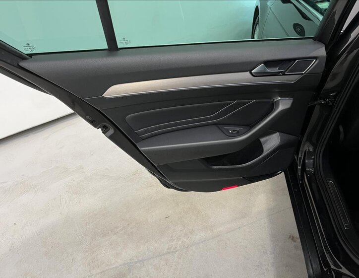 Volkswagen Passat Sedan / Limuzína 1,5 l 110 kw