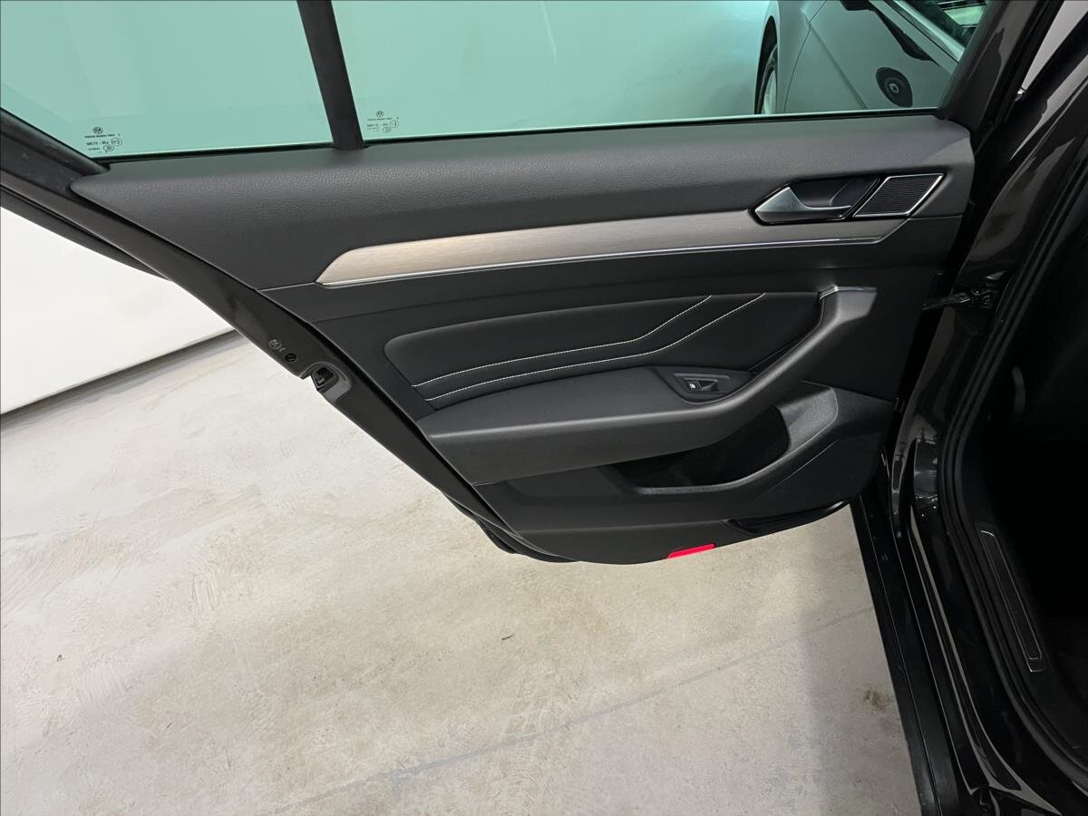 Volkswagen Passat Sedan / Limuzína 1,5 l 110 kw