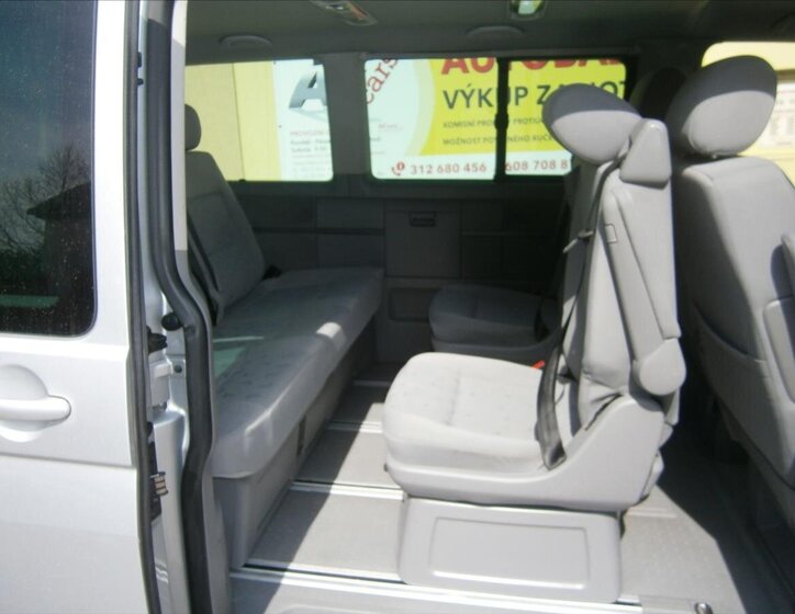 Volkswagen Multivan 8