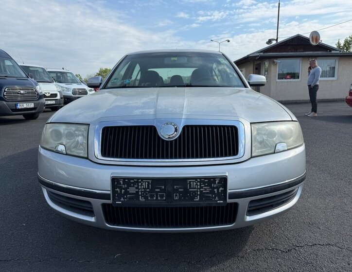 Škoda Superb Sedan / Limuzína 2,8 l 142 kw