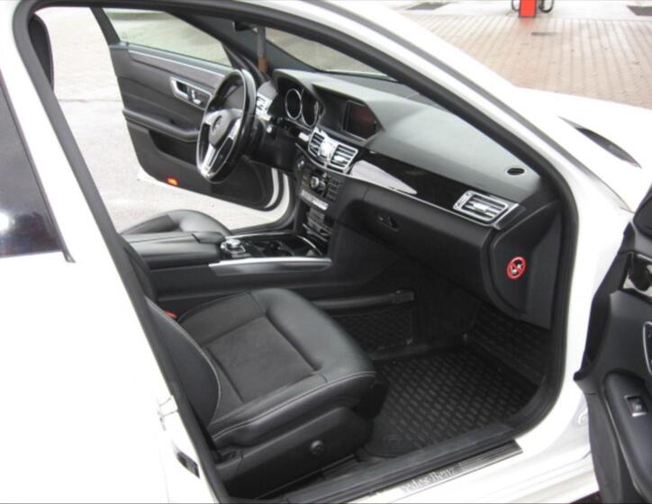 Mercedes-Benz Třídy E 12