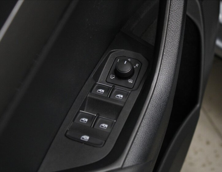 Škoda Karoq SUV 1,5 l 110 kw