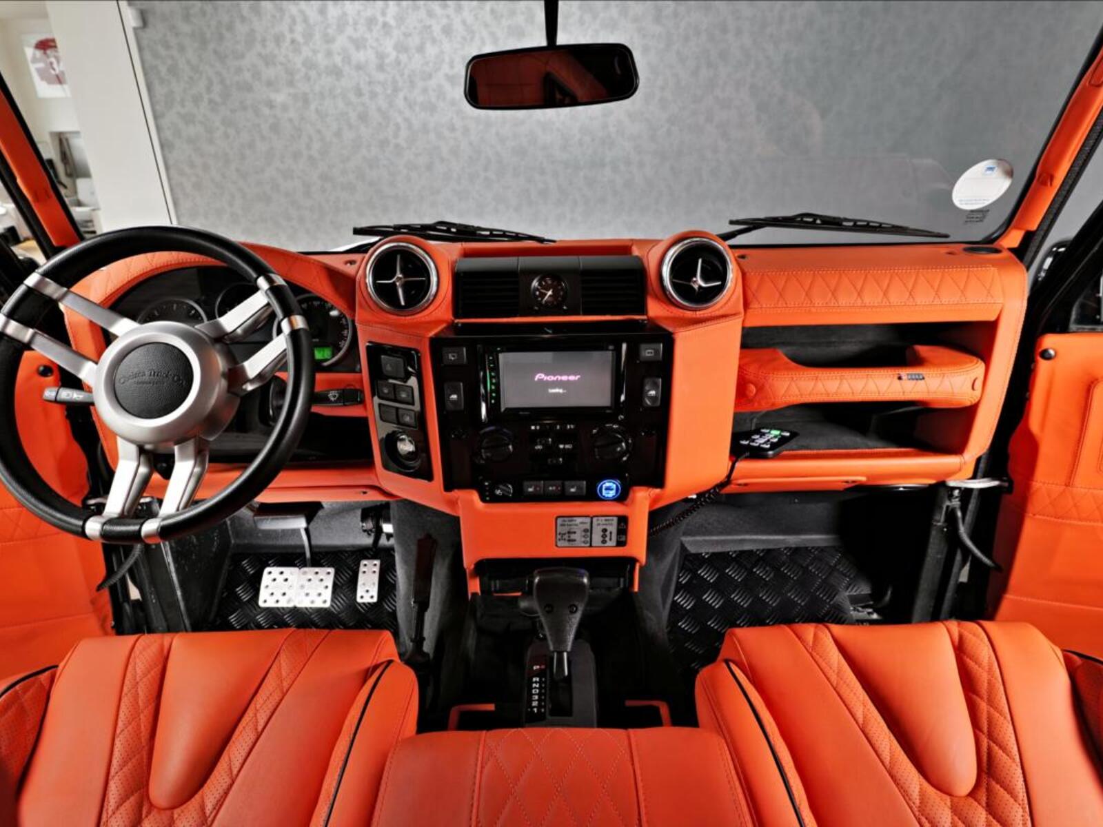 Land Rover Defender 15