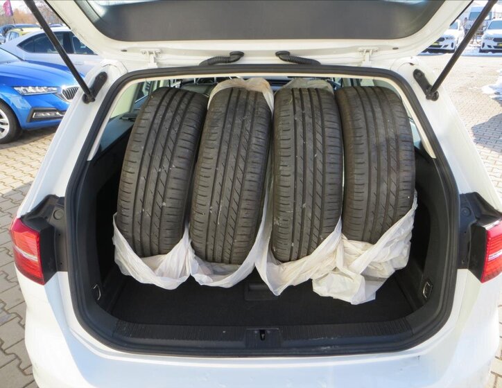 Volkswagen Passat Kombi 2,0 l 140 kw