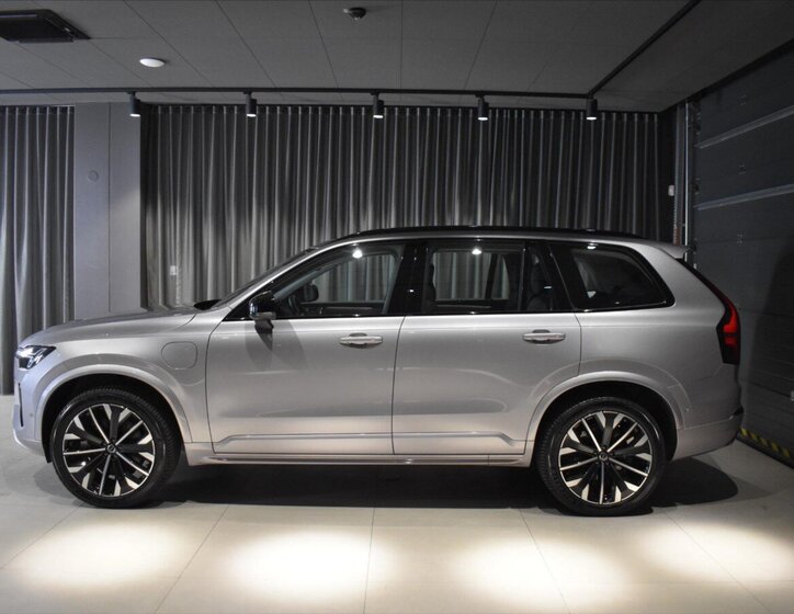 Volvo XC90 SUV / Terénní 2,0 l 228 kw