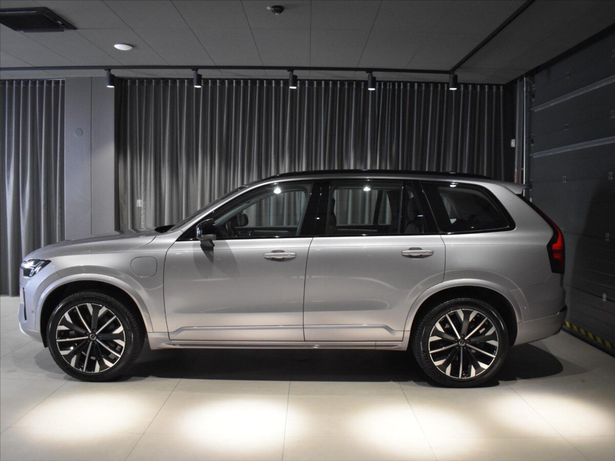 Volvo XC90 SUV / Terénní 2,0 l 228 kw