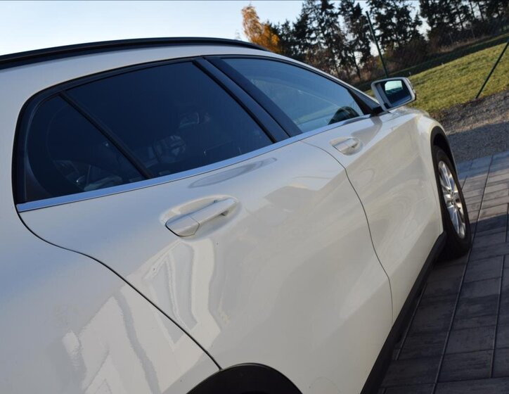 Mercedes-Benz GLA 10