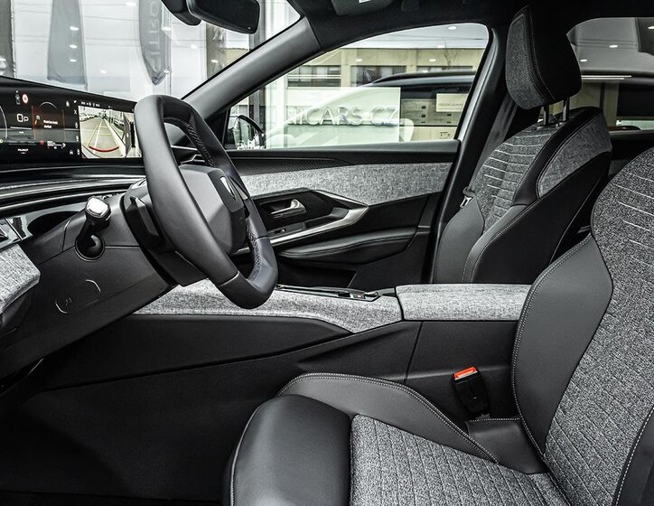 Peugeot 5008 SUV / Terénní 1,2 l 107 kw