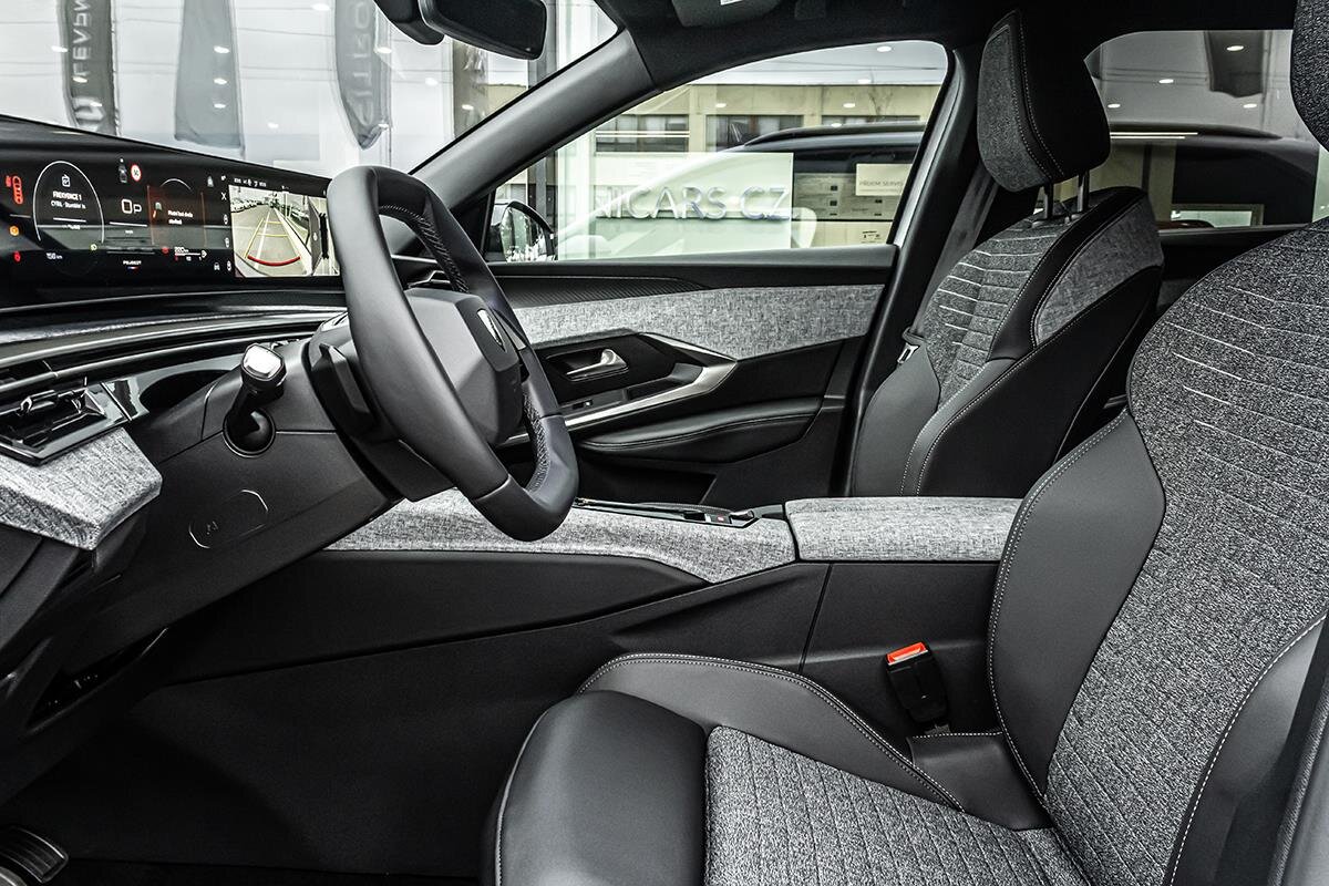 Peugeot 5008 SUV / Terénní 1,2 l 107 kw