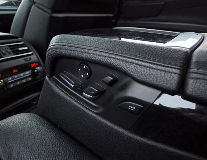 BMW Řada 7 Sedan 4,4 l 300 kw