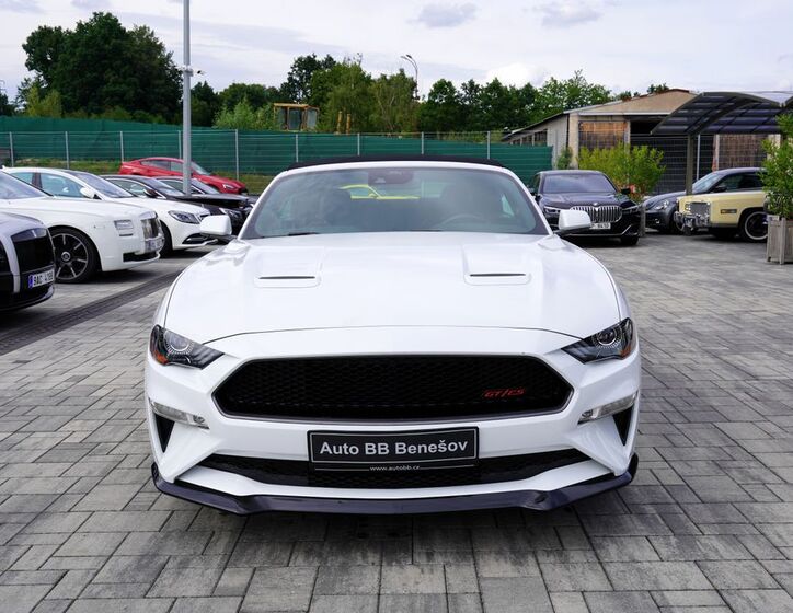 Ford Mustang 1