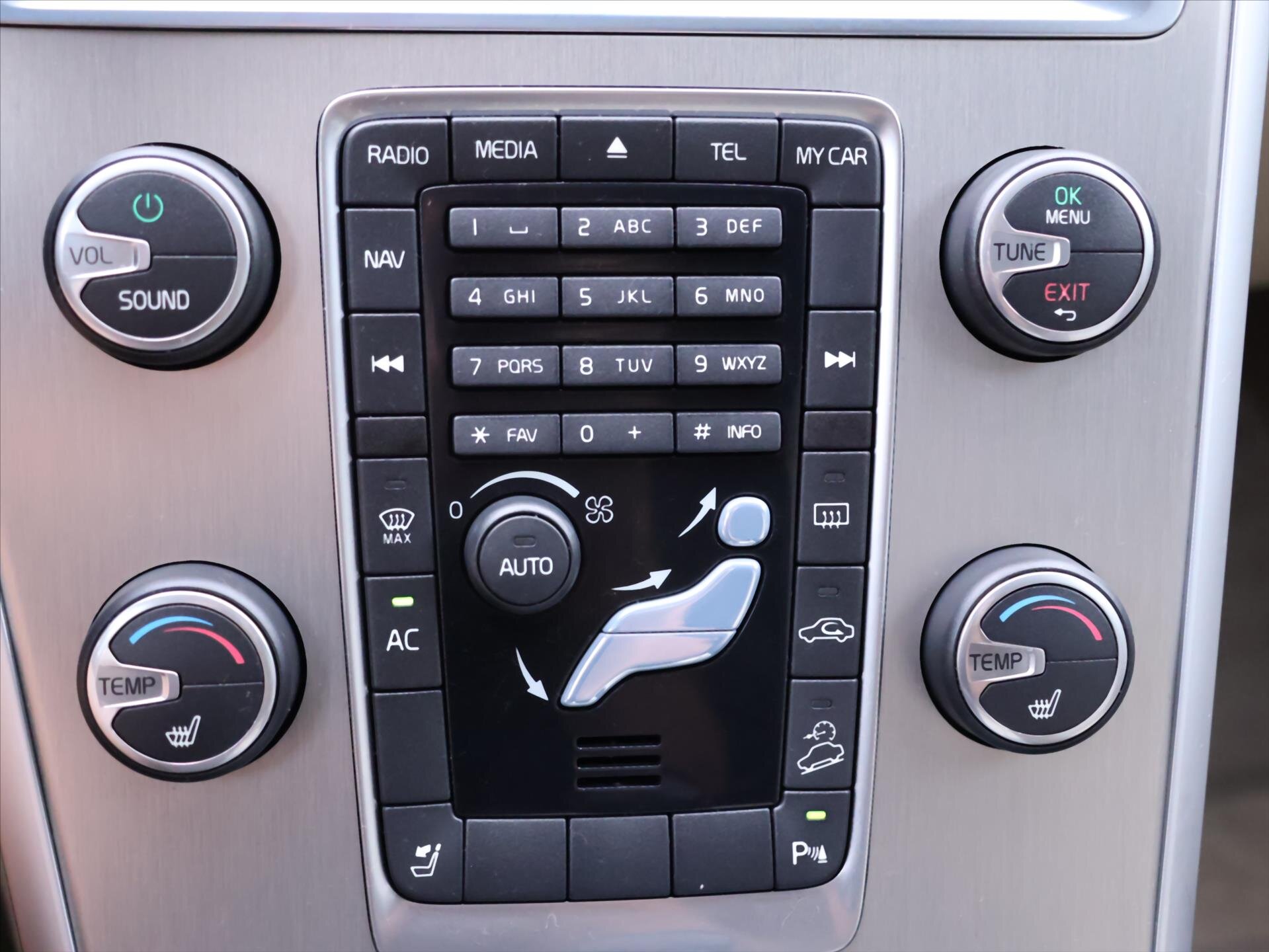 Volvo XC60 SUV / Terénní 2,4 l 120 kw