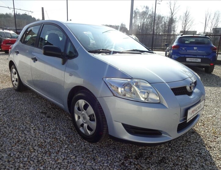 Toyota Auris Hatchback 1,3 l 74 kw