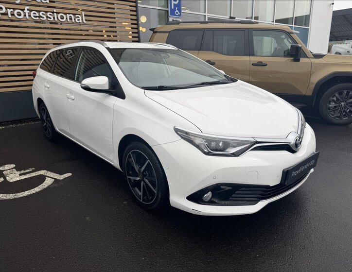 Toyota Auris Kombi 1,6 l 97 kw