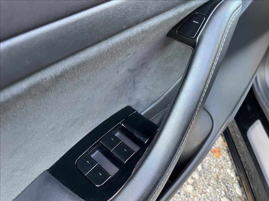 Tesla Model 3 Sedan / Limuzína 0,0 239 kw