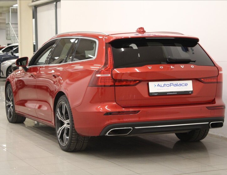 Volvo V60 Kombi 2,0 l 257 kw