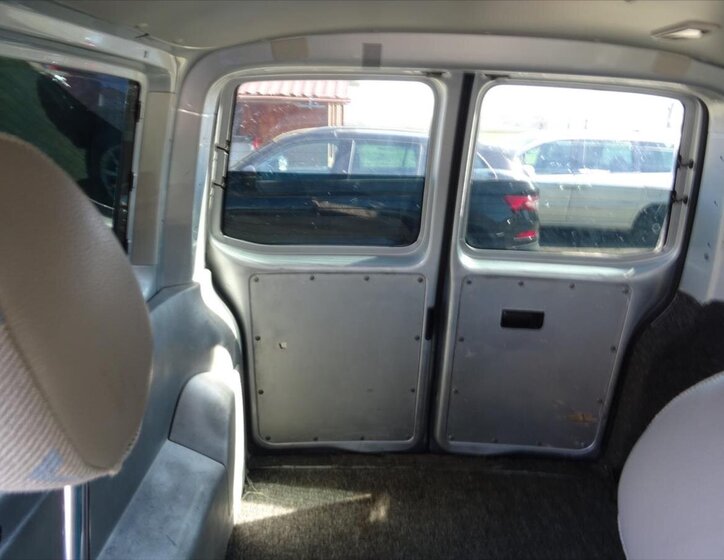 Volkswagen Caravelle MPV 2,5 l 96 kw