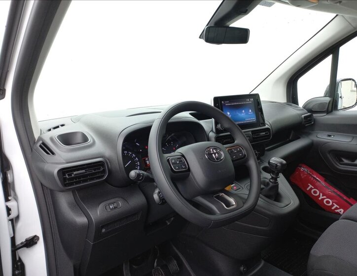 Toyota ProAce City 13