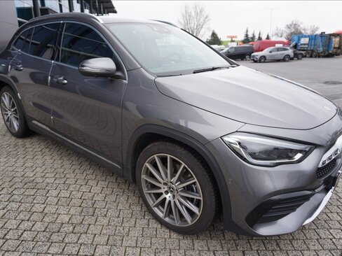 Mercedes-Benz GLA SUV 2,0 l 165 kw