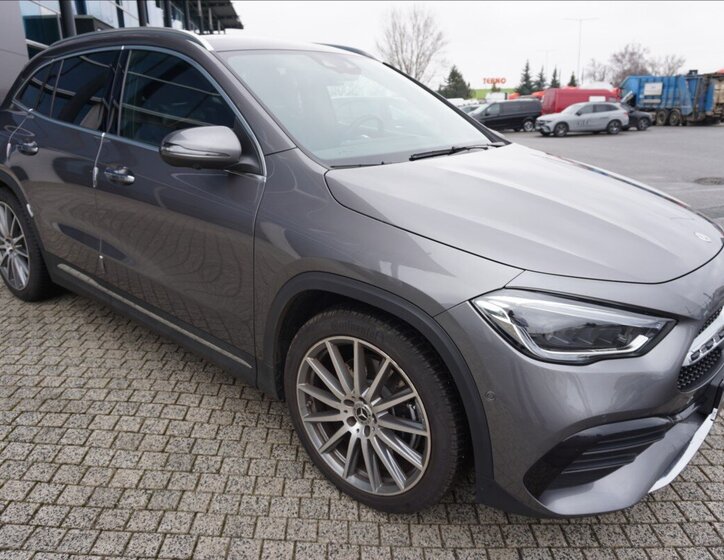 Mercedes-Benz GLA SUV 2,0 l 165 kw