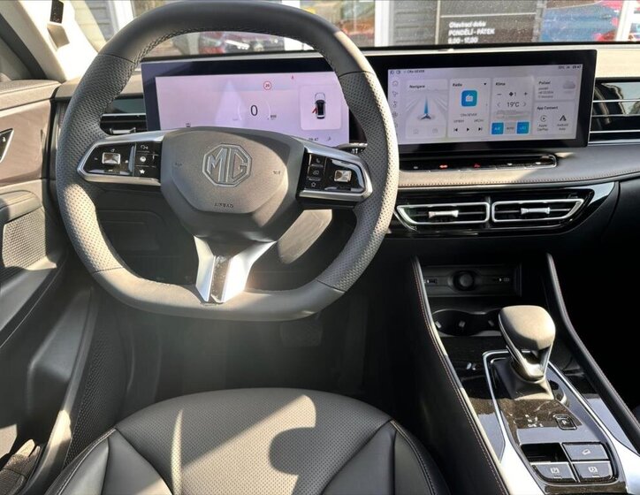 MG HS SUV / Terénní 1,5 l 125 kw