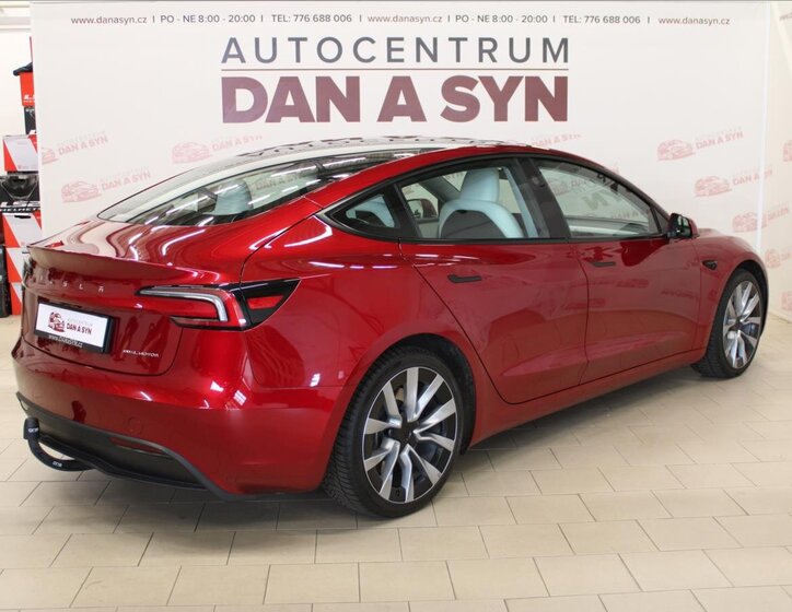 Tesla Model 3 Sedan / Limuzína 0,0 366 kw